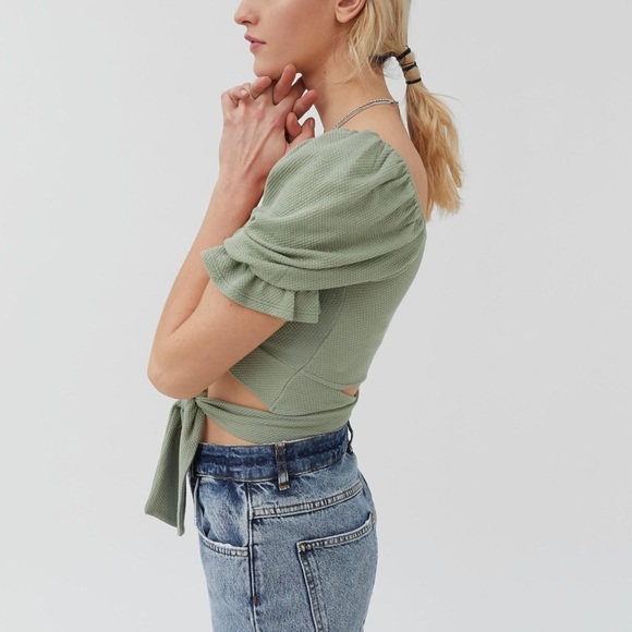 NWOT UO Annie wrap crop top green size M - Picture 4 of 4